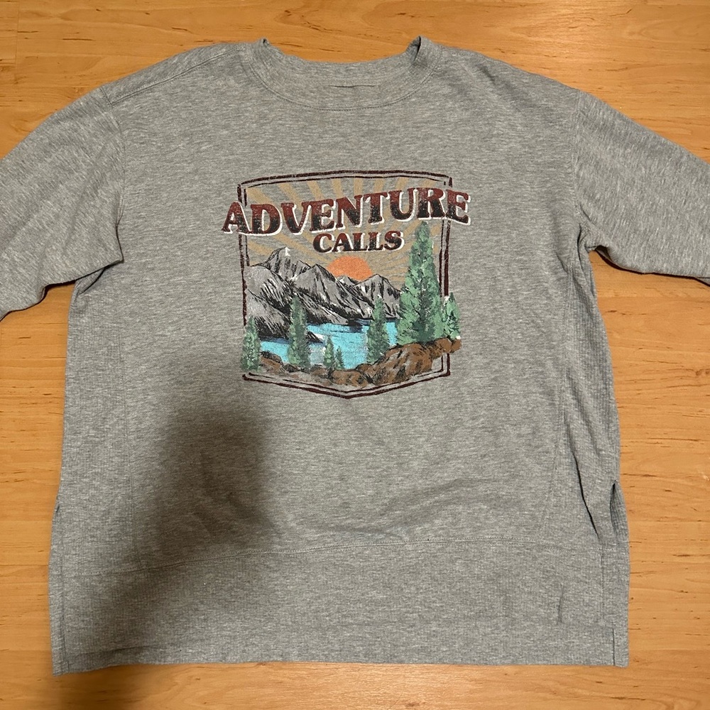 Oversized gray crewneck graphic sweatshirt
